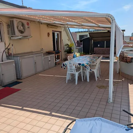 Attico Con Terrazza Sul Lungomare Apartmán Martinsicuro